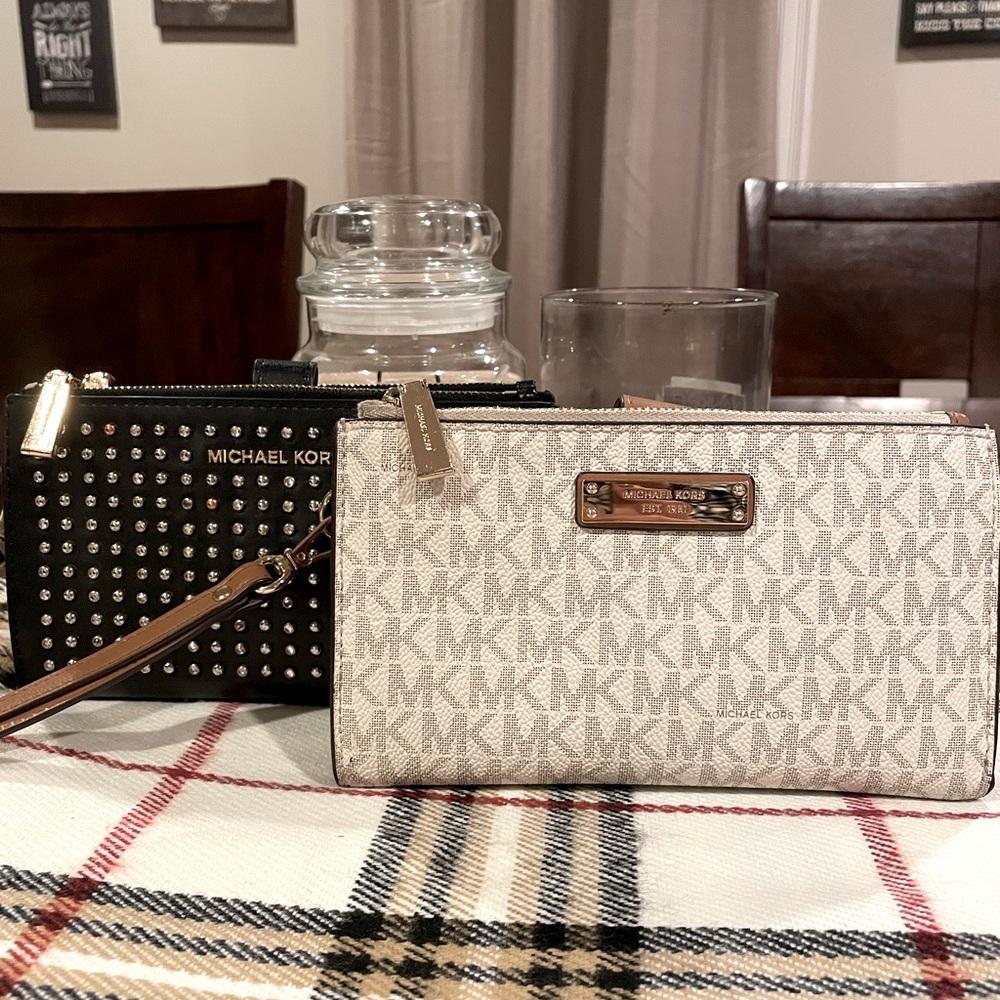 MICHAEL KORS Adele Double-Zip Phone Wristlet Duo